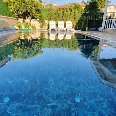 3+1 Mustakil Havuzlu Villa